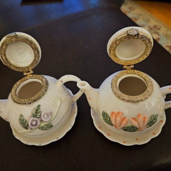 two trinket jewelry box Ks collection tea pot 3inches tall 4inches wide - Picture 2 of 6